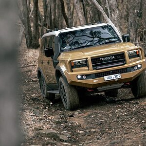 landcruiser-prado_header_desktop.jpg